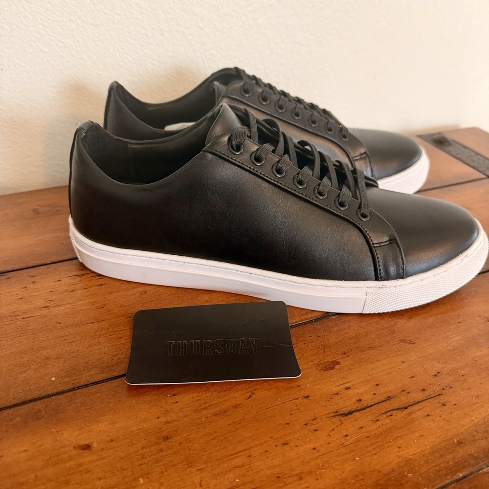 NWOB Thursday Everyday Women's Black Leather Lace Up Sneakers Shoes Sz 10 W US